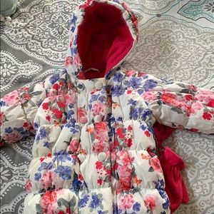 Baby girl jacket with mittens including.